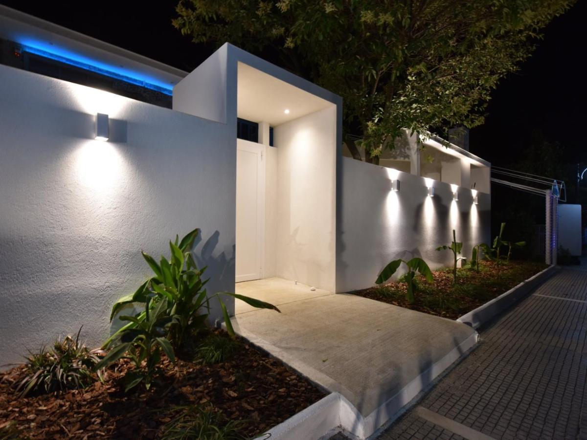 4 Elements Seaside Luxury Suites By Rentalspro Services Nea Moudania Halkidiki Exterior photo