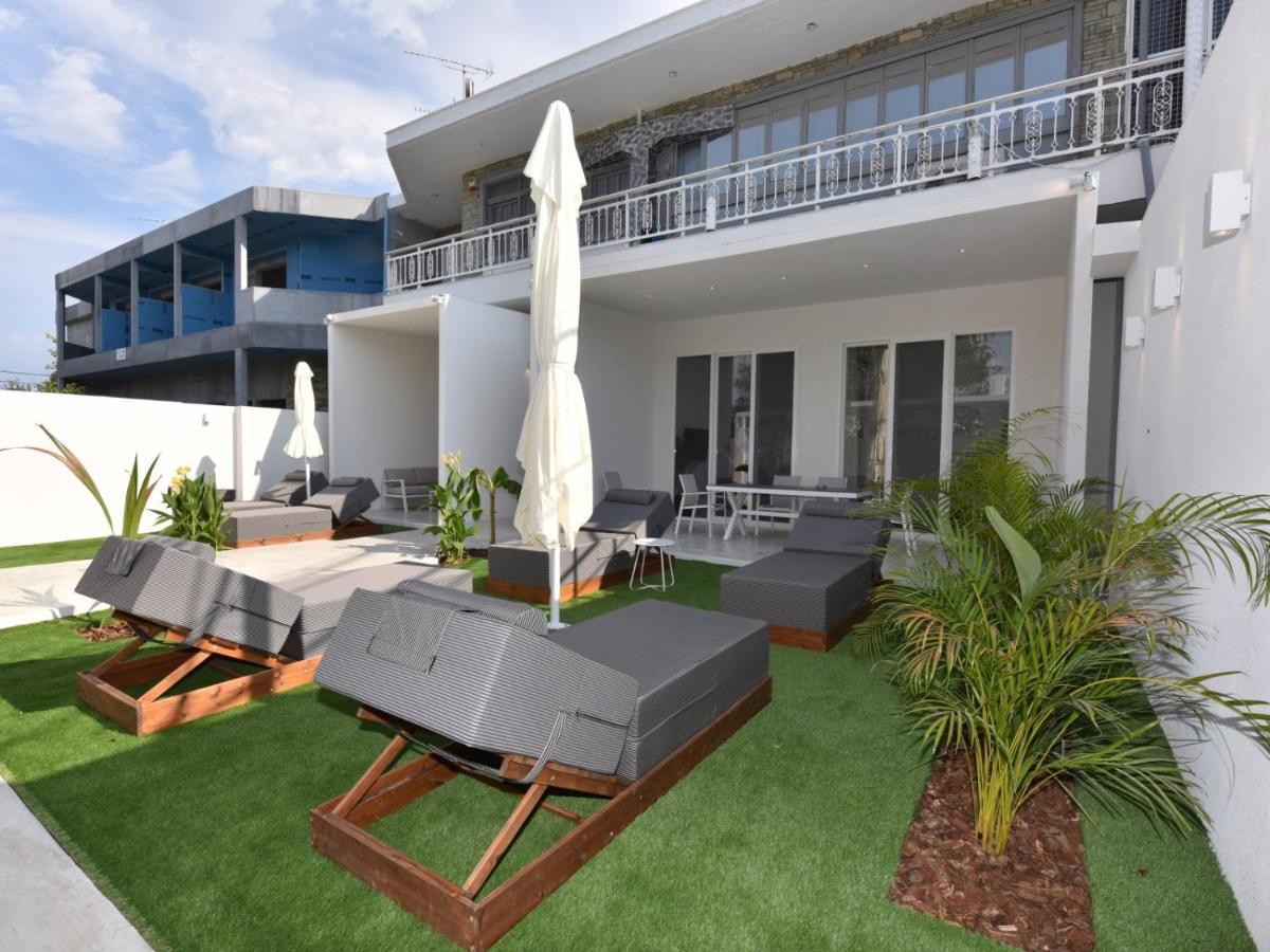 4 Elements Seaside Luxury Suites By Rentalspro Services Nea Moudania Halkidiki Exterior photo